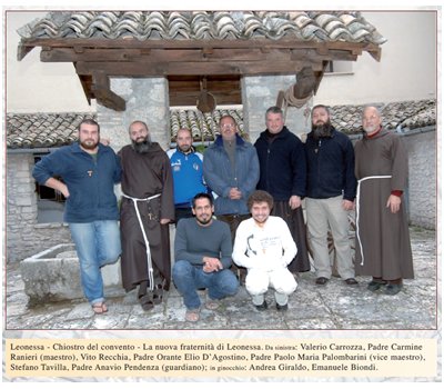 i postulanti 2009/2010 nel chiostro del convento